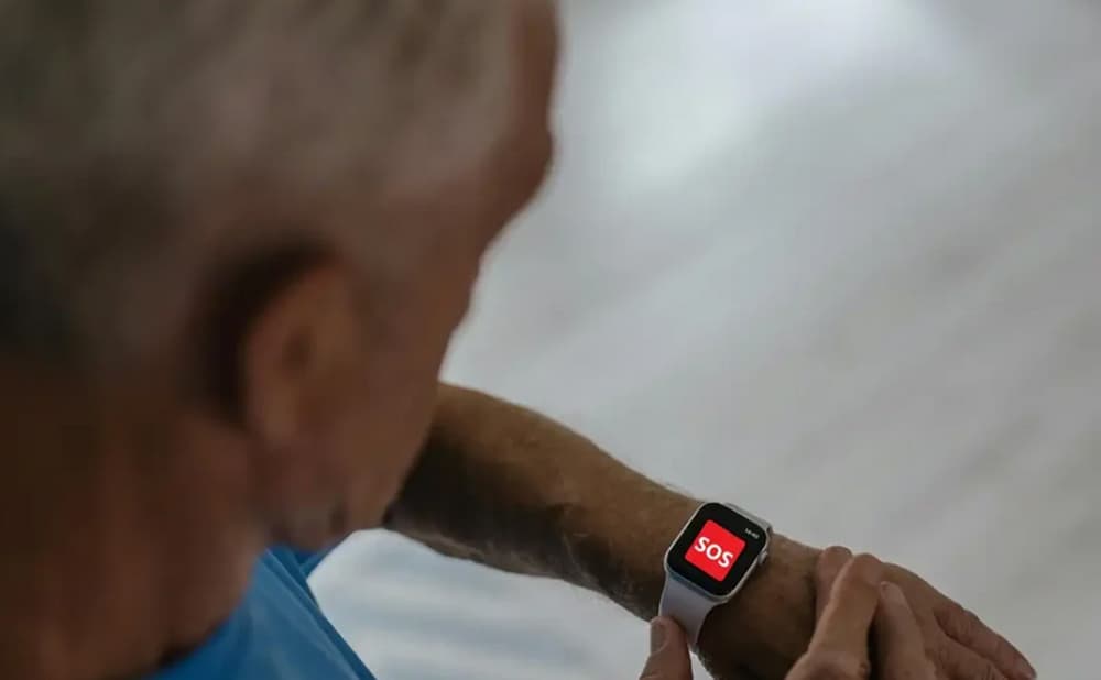 Bracelet antichute pour seniors : autonomie et sécurité à domicile